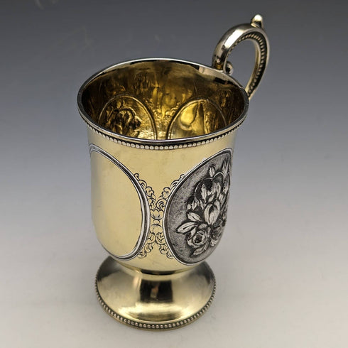 1867年 英国アンティーク 純銀ゴールド装飾 花彫刻マグカップ 150g